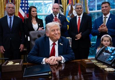 „Фајзер“ и Трамп постигнаа договор за намалување на цените на лековите
