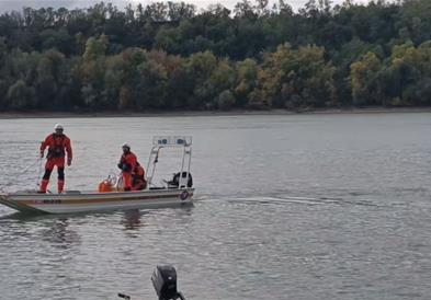 Чамец со 11 лице се преврте во Дунав, се обидувале нелегално да ја преминат границата