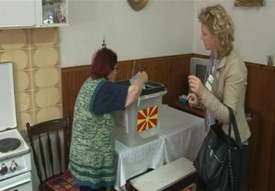 Вчера гласаа болни или немоќни лица