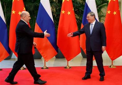 Премиерите на Русија и Кина одржаа неформална средба пред почетокот на редовниот Самит