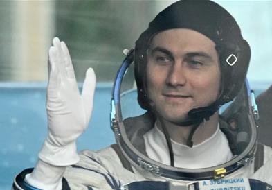 Астронаут за вселенските прошетки: Кога раката е на сонце, чувството е како пред камин, но во сенка (ВИДЕО)