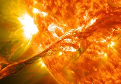 Силна магнетна бура ќе ја погоди Земјата, предупредуваат научниците (ВИДЕО)