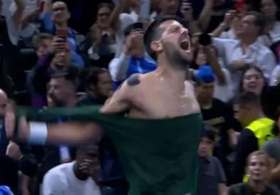 Ѓоковиќ ја искина маицата од радост по освојувањето на 101. титула во Атина (ВИДЕО)