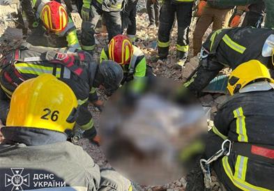 Деца меѓу 25- те жртви во страшниот руски напад на Украина (ВИДЕО)