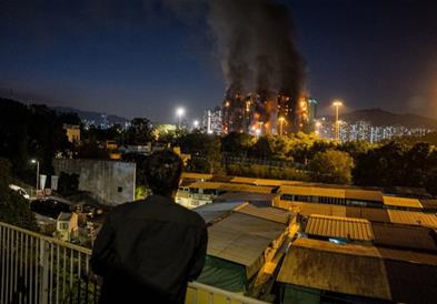 Бројот на жртви во големиот пожар во станбениот комплекс во Хонг Конг се зголеми на 146