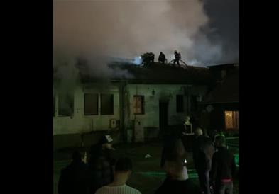 Гори напуштен објект во Старата скопска чаршија (ВИДЕО)