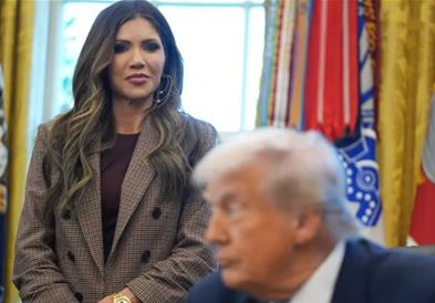 Трамп ја подготвува смената на министерката Кристи Ноем: Најлошо чувана тајна во Вашингтон