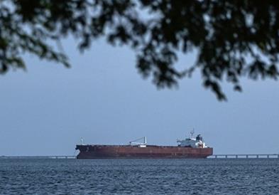 Иран заплени танкер во водите на Оманскиот залив и приведоа 18 членови на екипажот