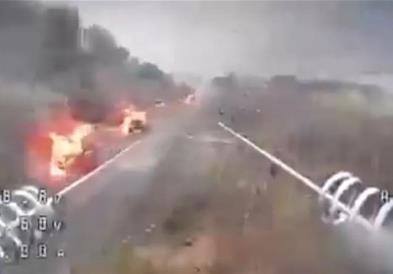 Разнесена е цела руска колона со оклопни возила во клучниот град во Украина (ВИДЕО)