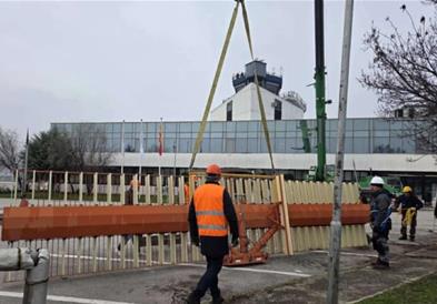 Започна демонтажата на стариот радар на Аеродромот Скопје, авионскиот сообраќај се одвива непречено
