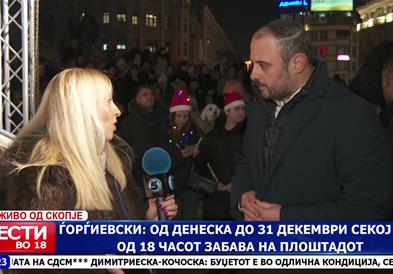 Во центарот на Скопје светна новогодишната елка