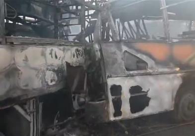Карамбол на пат во Индија: Најмалку 13 загинати, над 100 повредени (ВИДЕО)