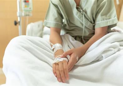 На тинејџер наеднаш му се слошило- во болница признал дека си ја пиел сопствената крв, имал причина 