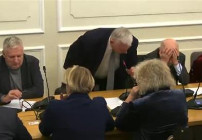 Скандал во полскиот парламент: Довидување, кретени! (ВИДЕО)