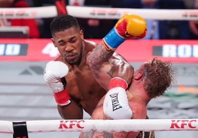 Видео: Џошуа го нокаутира Пол и го испрати во болница