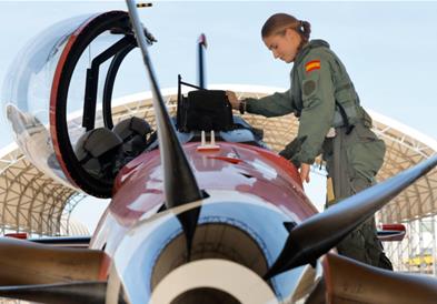 Видео: Принцезата Леонор од Шпанија го направи првиот независен воен лет