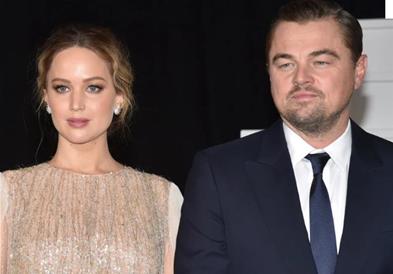 Џенифер Лоренс јавно го „чепна“ заводникот Леонардо  Дикаприо: „Изгледаш одлично со...“
