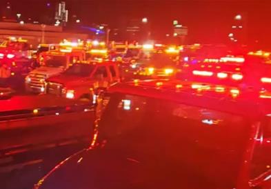 Специјален подарок за болните деца: Стотици возила ја осветлија ноќта во Детроит (ВИДЕО)