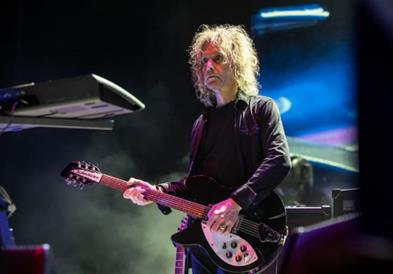 Почина гитаристот на легендарната група The Cure