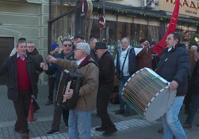 Дебар маалци со песни и ора ја продолжија децениската традиција