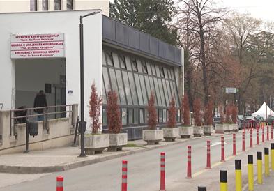 Две годишно дете се бори за живот откако синоќа на Ургентен било донесено со тешка повреда на главата