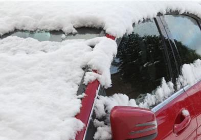 Како да ги одмрзнете стаклата на автомобилот без гребење и кршење?