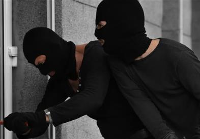 Уапсени разбојници, кои „оперирале“ во куќа во Романовце и канцеларија во Куманово 