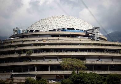 Новата претседателка на Венецуела масовно ослободува затвореници од затворот во Каракас 