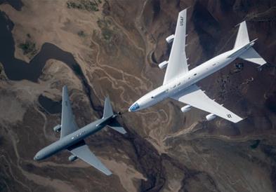 Авионот на „Судниот ден“ по повеќе децении прв пат е виден на аеродромот во Лос Анџелес- сите се чудат зошто се појави (ВИДЕО)