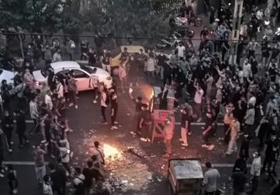 Режимот во Техеран се закани: Учесниците во протестите се соочуваат со смртна казна