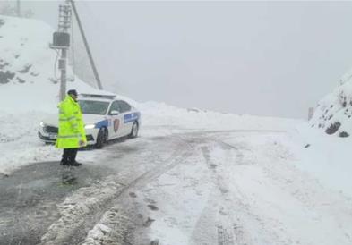 Снежна покривка до половина метар во Албанија, Голо Брдо без електрична енергија (ВИДЕО)