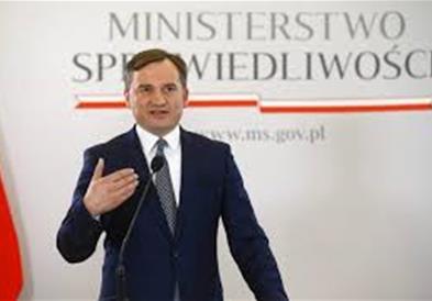 Поранешниот полски министер Жобро соопшти дека добил азил во Унгарија