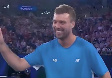 Сензација во Мелбурн: Аматер го победи Синер и освои богатство на бизарен турнир (ВИДЕО)