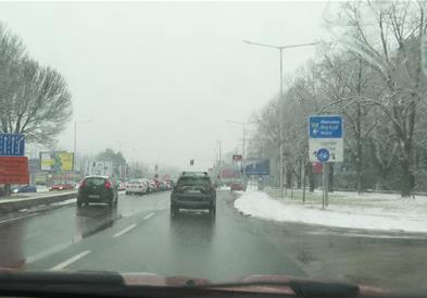 Скопје под снежна покривка, четворица скопјани завршиле во болница 