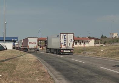 Утре во 12 почнува целосната блокада на товарниот патнички сообраќај