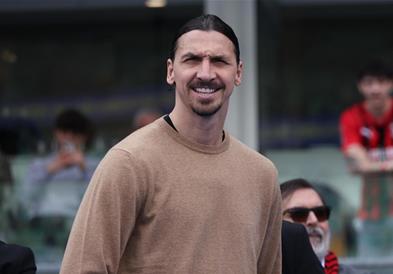 Златан Ибрахимовиќ објави снимка без маица и се пофали со тетоважите (ВИДЕО)