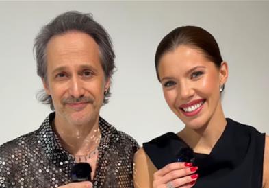 Наследничката на брендот „Сваровски“ и австриски актер ќе бидат водители на Евросонг 2026. (ВИДЕО)