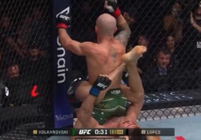 Македонецот Александар Волкановски ја одбрани титулата и влезе во историјата на УФЦ (ВИДЕО)