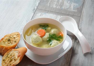 Супа со кнедли од брокула