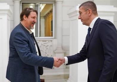 Средба Мицкоски-Вајц: Акцент ставен на потребата од продолжување на реформите во насока на европските стандарди