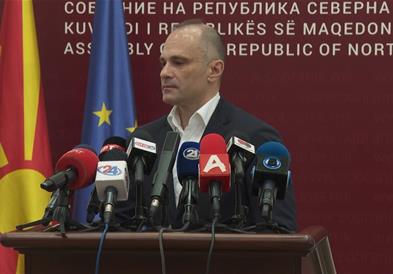 Филипче: Врв на безобразие, нема пари за плати има за авион