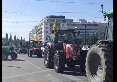 Видео: Грчките земјоделците го завршија протестот во Атина, тракторите си заминаа, но велат дека битката продолжува
