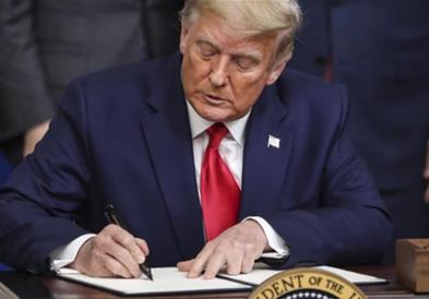 Милиони долари се исплаќале на починати Американци- Трамп потпиша нов закон: На мртвите не им требаат чекови