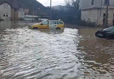 Кичево под вода- се излеа Зајаска река (ВИДЕО)