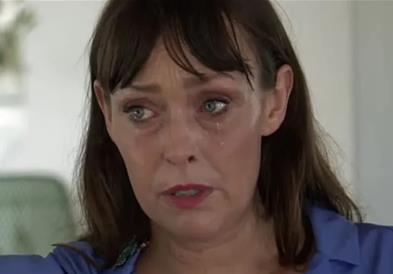 Жена низ солзи раскажува за ужасот што го преживеала како заробеничка на Епштајн: Две години ме силуваа