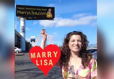 Девојка бара сопруг преку билборди, направила и сајт- добила над 4.000 понуди (ВИДЕО)