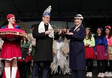 Градоначалникот го предаде клучот на карневалџиите, почнаа карневалските празнувања во Струмица