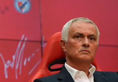 Легендарен француски фудбалер удри по Мурињо: Се претвори во мал човек 