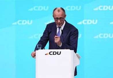 Германскиот канцелар Мерц повторно е избран за лидер на ЦДУ