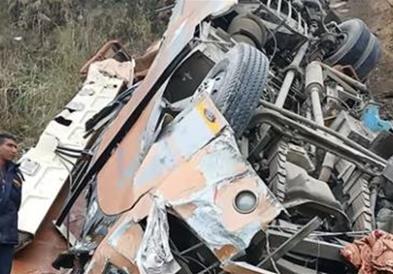 Автобус падна во река во Непал, најмалку 18 загинати